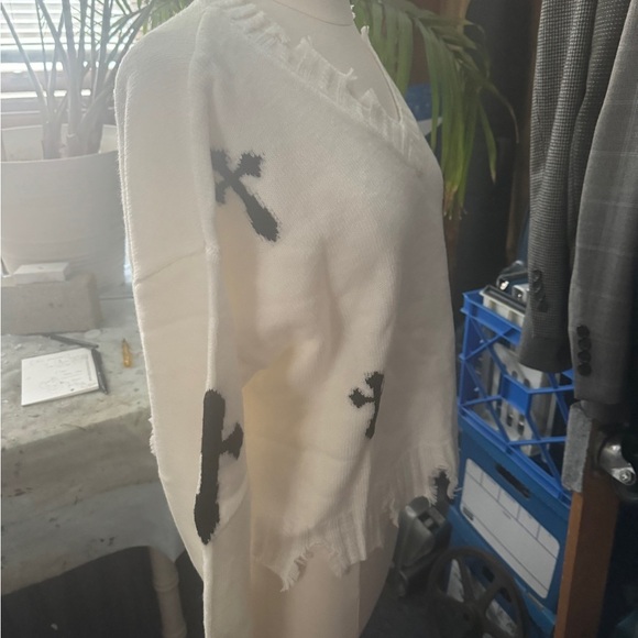 Unique Vintage White V-Neck Sweater with Black Crosses - Picture 7 of 8